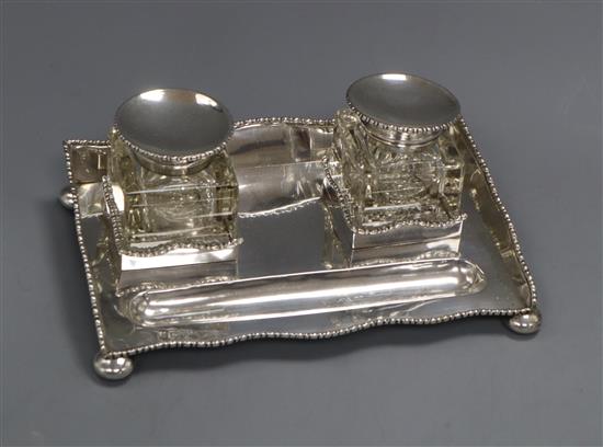 An Edwardian silver rectangular inkstand with two mounted glass wells, Nathan & Hayes, Chester, 1908, 20.8cm.